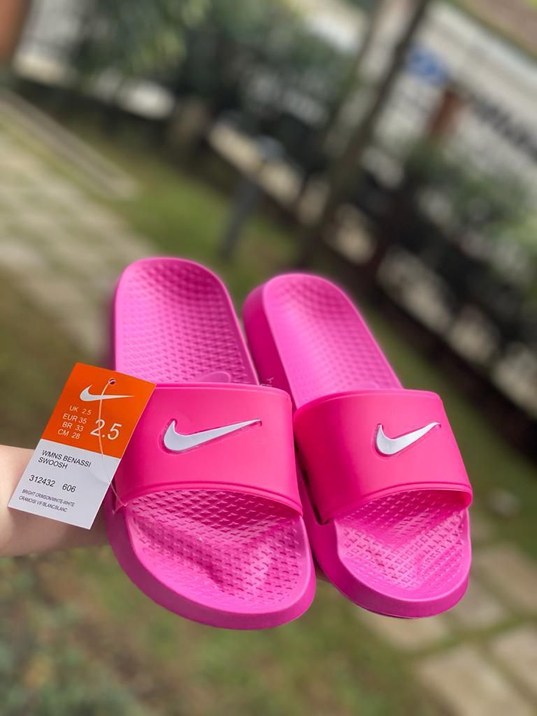 Sandalia Nike – Comodidad y Estilo en Cada Paso